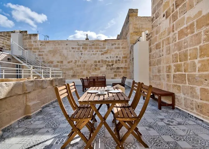 Old 7 By Vallettastay Apartment